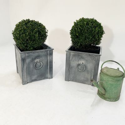 The small Portora heavy duty planter with ring handles