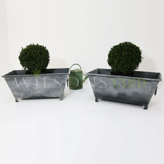 Period style metal planter